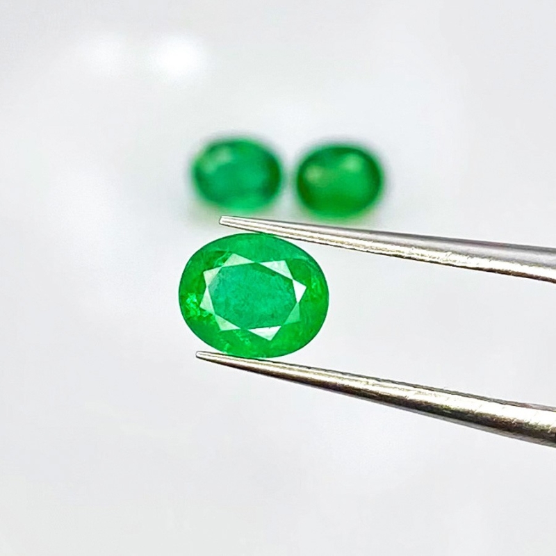 3.70 Carats Emerald 7.11x5.87-7.61x6.12mm Faceted Oval Shape A+ Grade Gemstones Parcel - Total 3 Pcs.