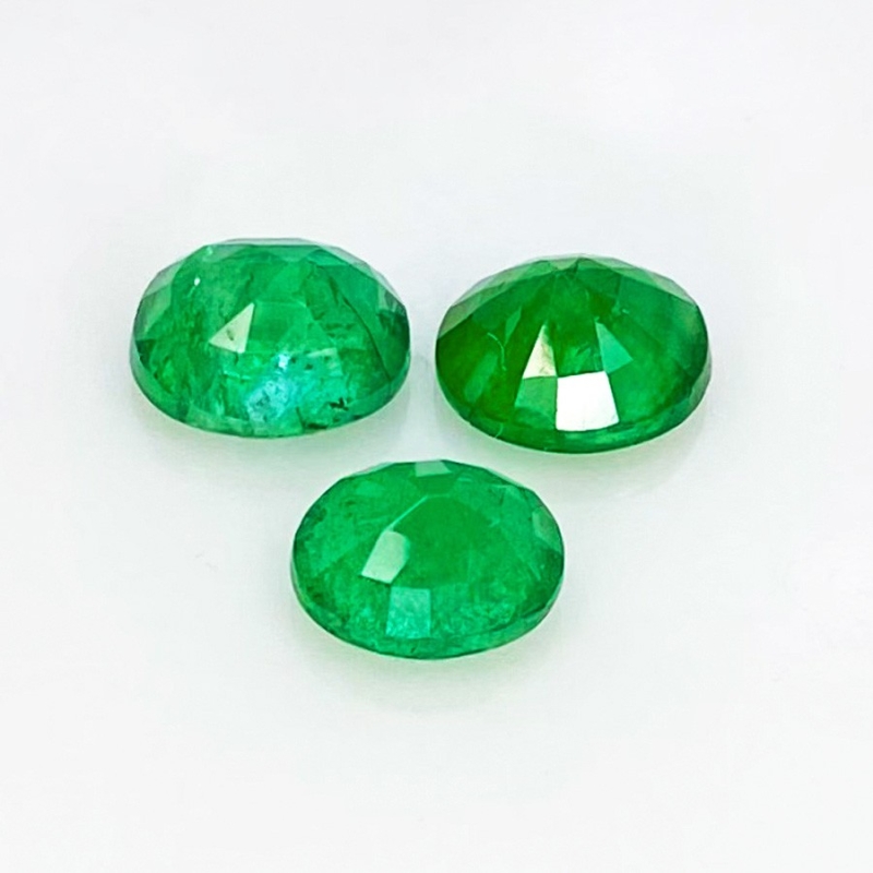 3.70 Carats Emerald 7.11x5.87-7.61x6.12mm Faceted Oval Shape A+ Grade Gemstones Parcel - Total 3 Pcs.