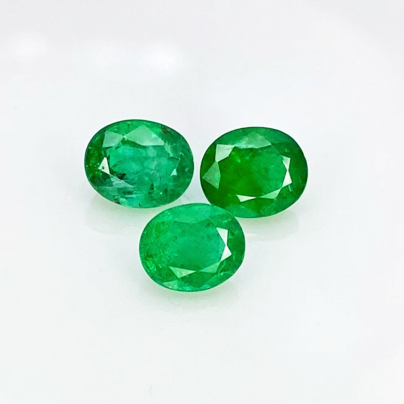 3.70 Carats Emerald 7.11x5.87-7.61x6.12mm Faceted Oval Shape A+ Grade Gemstones Parcel - Total 3 Pcs.