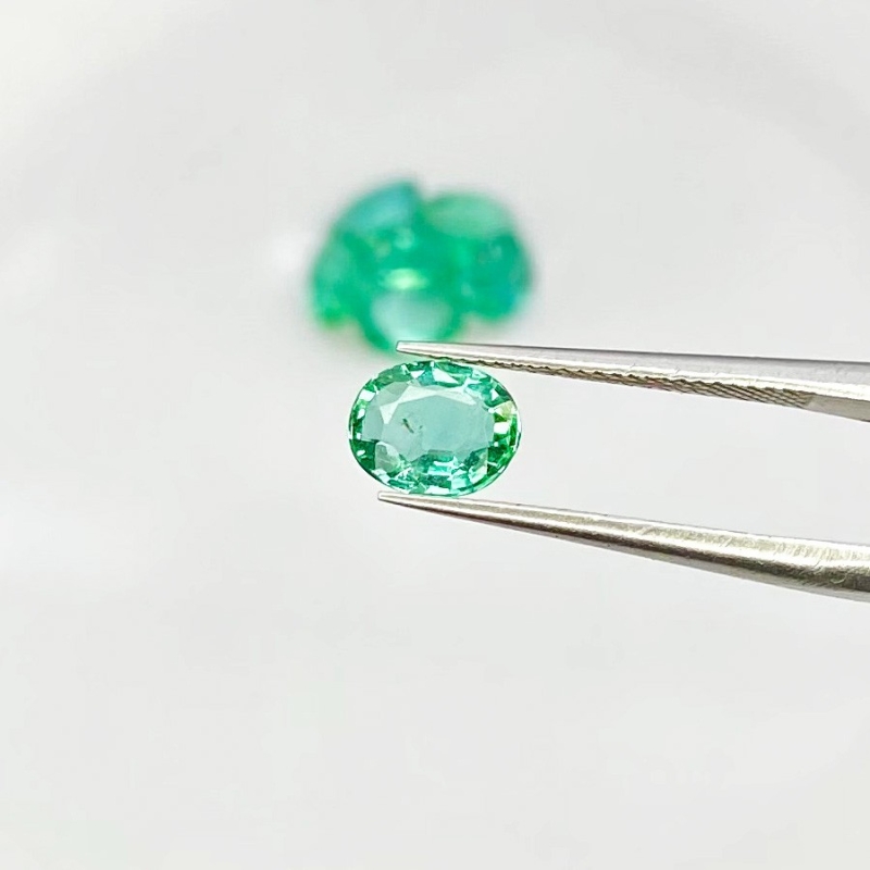 4.20 Cts. Emerald 6.5x4-7x5mm Faceted Oval Shape A Grade Gemstones Parcel - Total 7 Pcs.